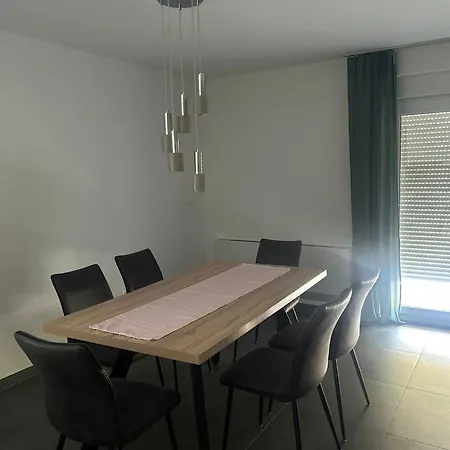 Lana Apartment
