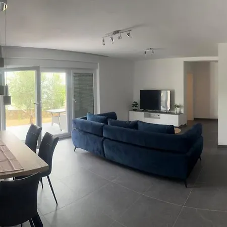 Lana Apartment *