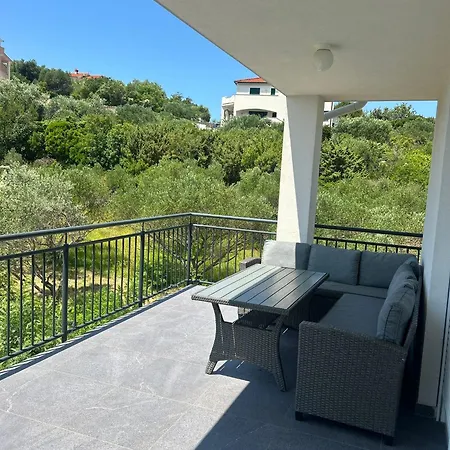 דירה Lana ראב