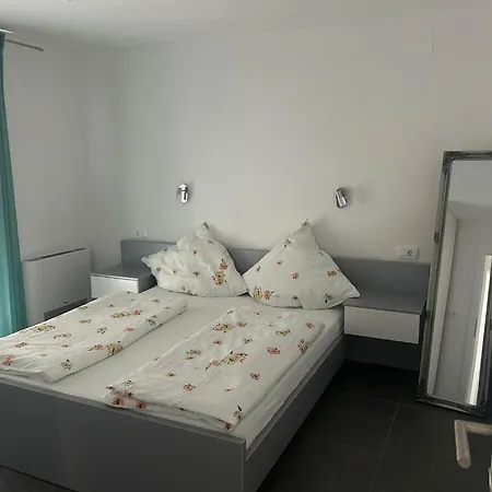 Lana Apartment Rab Town